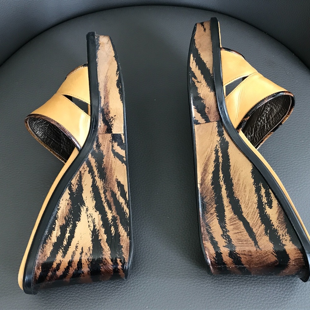 Stuart Weitzman Tiger Platform Sandals - Tan 7.5B